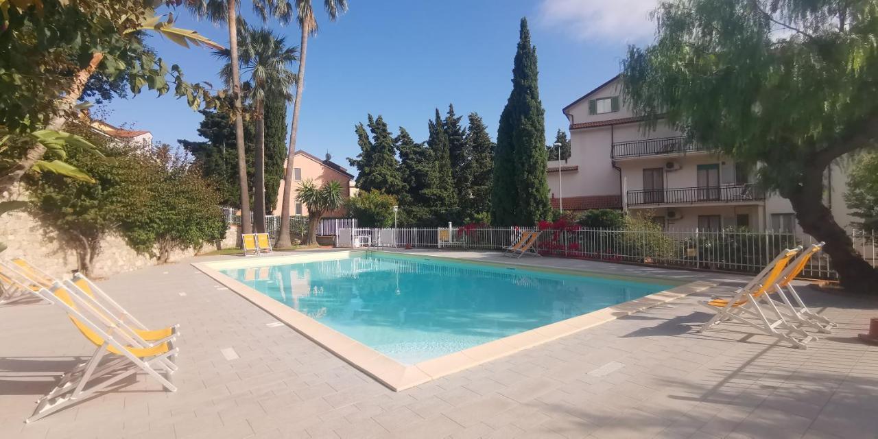 Residence Oleandro Pietra Ligure Luaran gambar