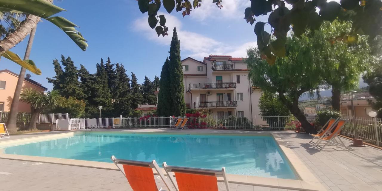 Residence Oleandro Pietra Ligure Luaran gambar